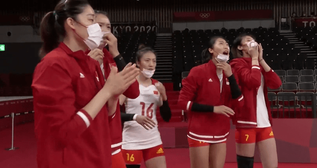 “盈”來轉(zhuǎn)運(yùn)！中國女排終于迎來首局勝利，李盈瑩立大功